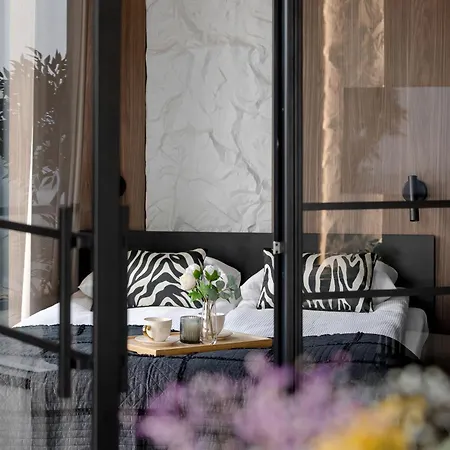 Luxury With Air Conditioning & Parking On The 25th Floor Centre By Renters Prestige *