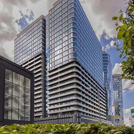 Luxury With Air Conditioning & Parking On The 25th Floor Centre By Renters Prestige
